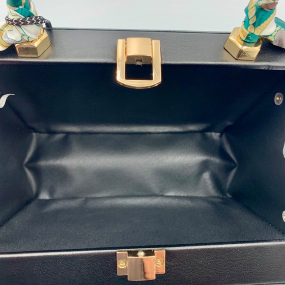 Stylish black quilted blue scarf top handle sling crossbody bag gold-tone chain - Picture 5 of 14